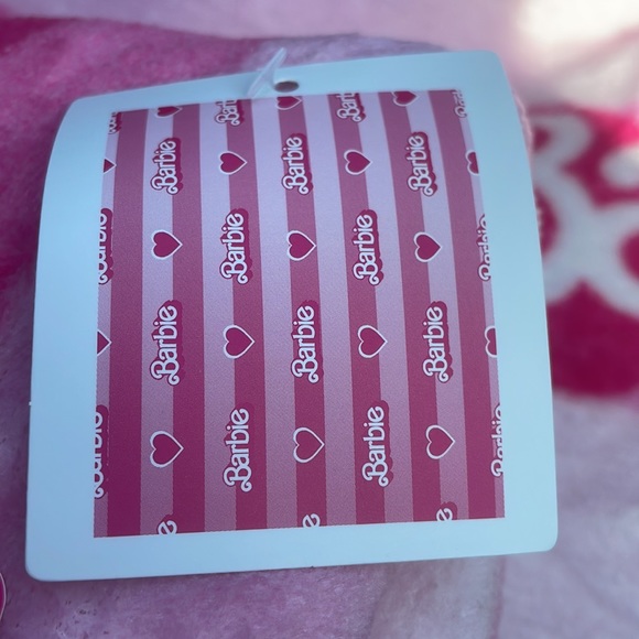 SOLD OUT 🫶 Barbie the Movie Blanket NEW Baby Pink Hot Pink Hearts 😍💕👸 - Picture 2 of 4